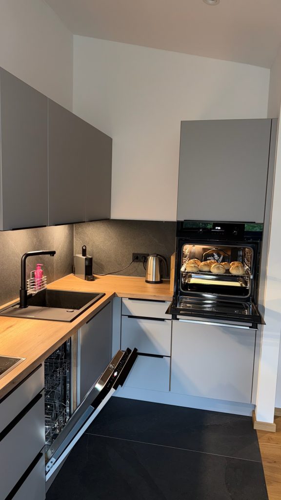 Luxe keuken met oven en vaatwasser
